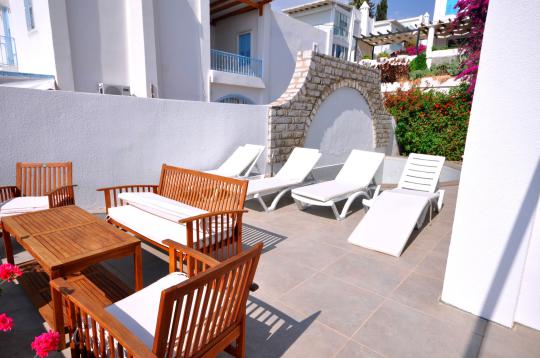 Villa White House