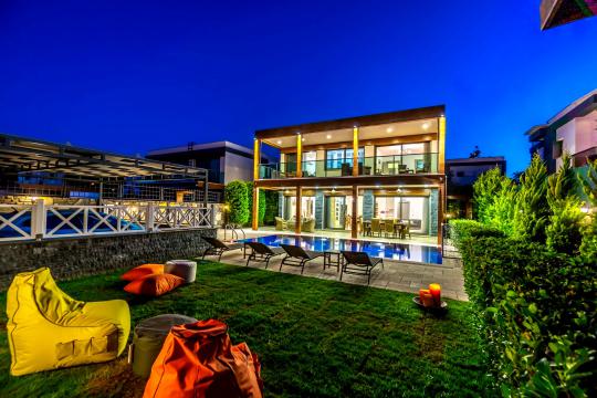 Villa Tulip