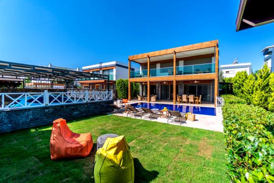 Villa Tulip